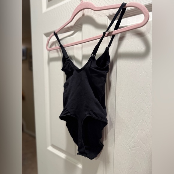 SKIMS Thong Bodysuit Black Size Large NWOT Sculpting Seamless Shapewear - Picture 7 of 8